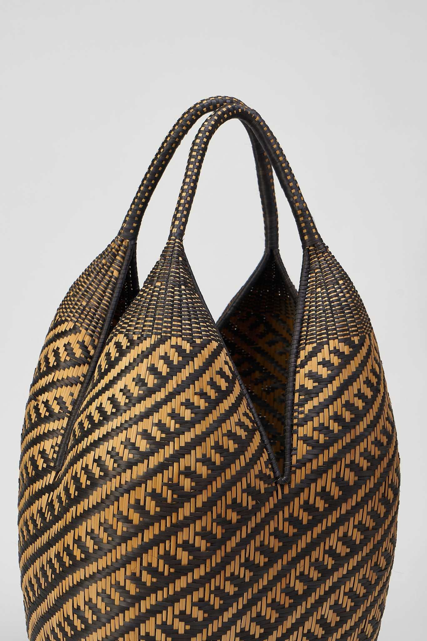 Handicrafts Accesories Handmade Home Decor - Colombia Basket / (Gold-Black)/ Storage Bin / Home Decor / Sustainable/XL/handle